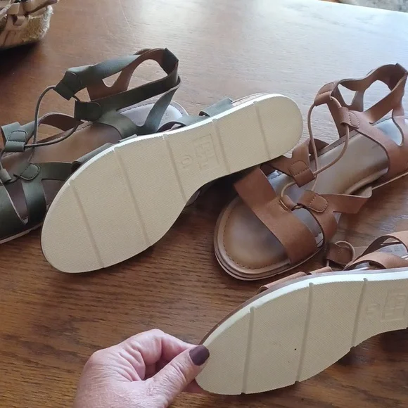 Shoe bundle Womens sandals time and tru olive and tan color size 10 never worn - Picture 3 of 5